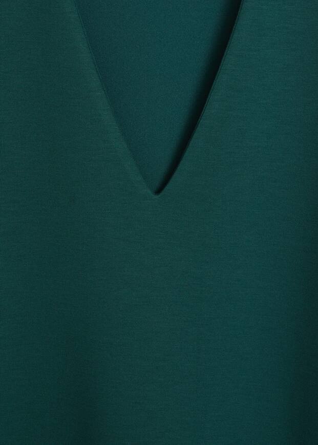 V-neckline dress - Details of the article 0