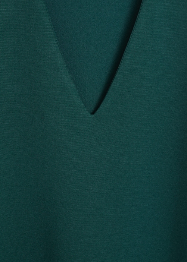 V-neckline dress - Details of the article 0