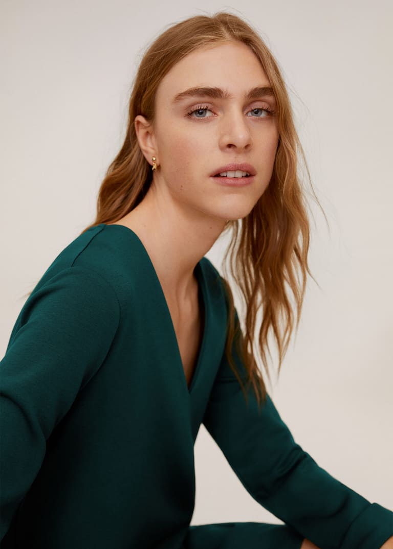 V-neckline dress - Details of the article 1