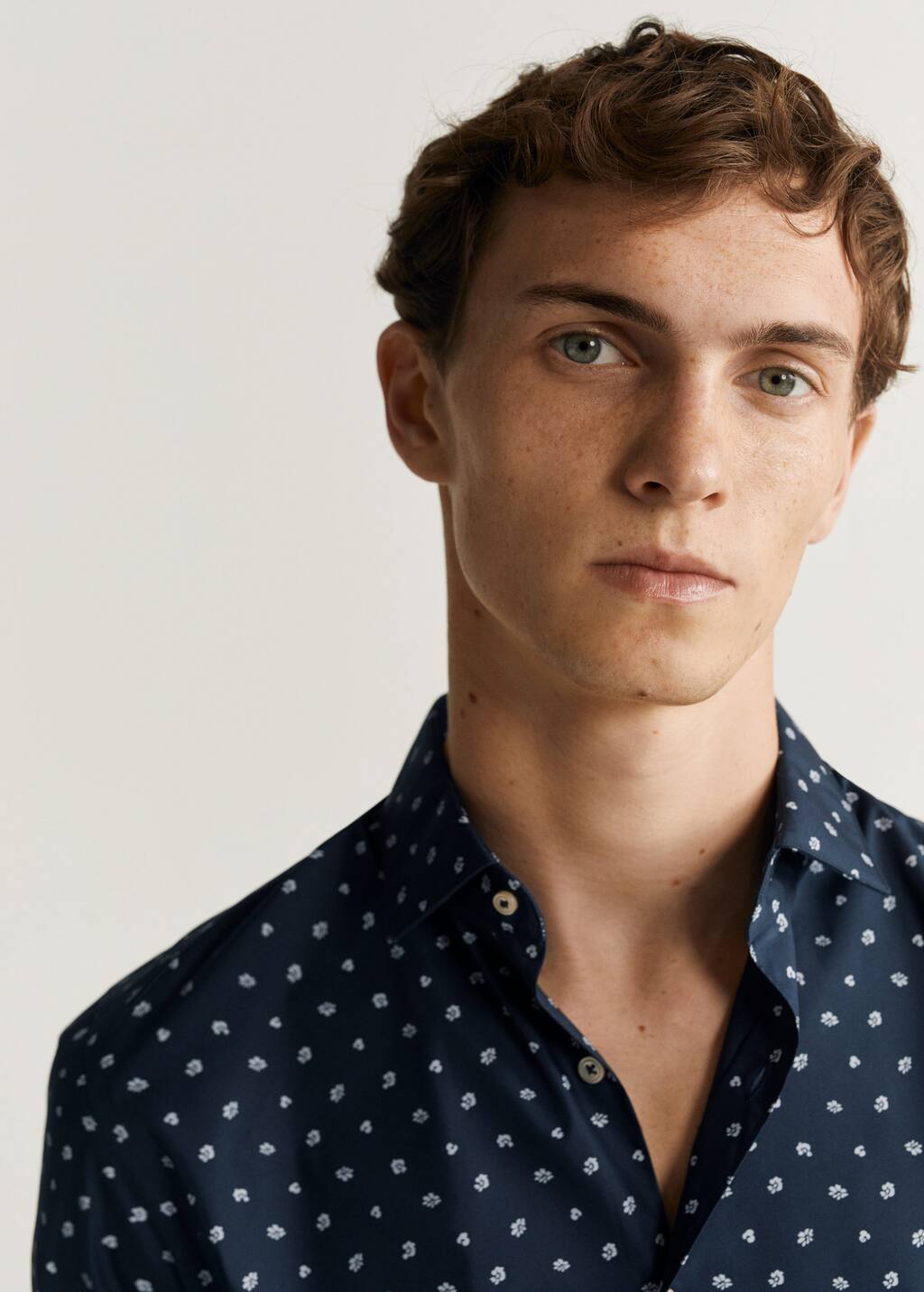 Skjorte slim fit med blomster trykk Menn | Mango Man Norge Skjorte slim fit med blomster trykk Menn | Mango Man Norge