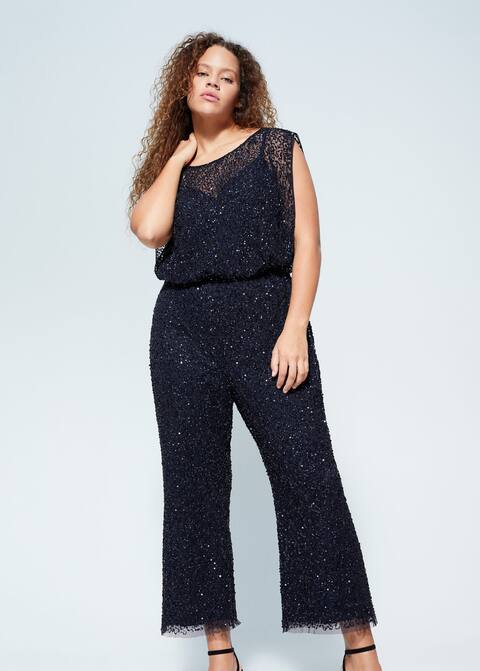 Длинный комбинезон с пайетками - Средний план