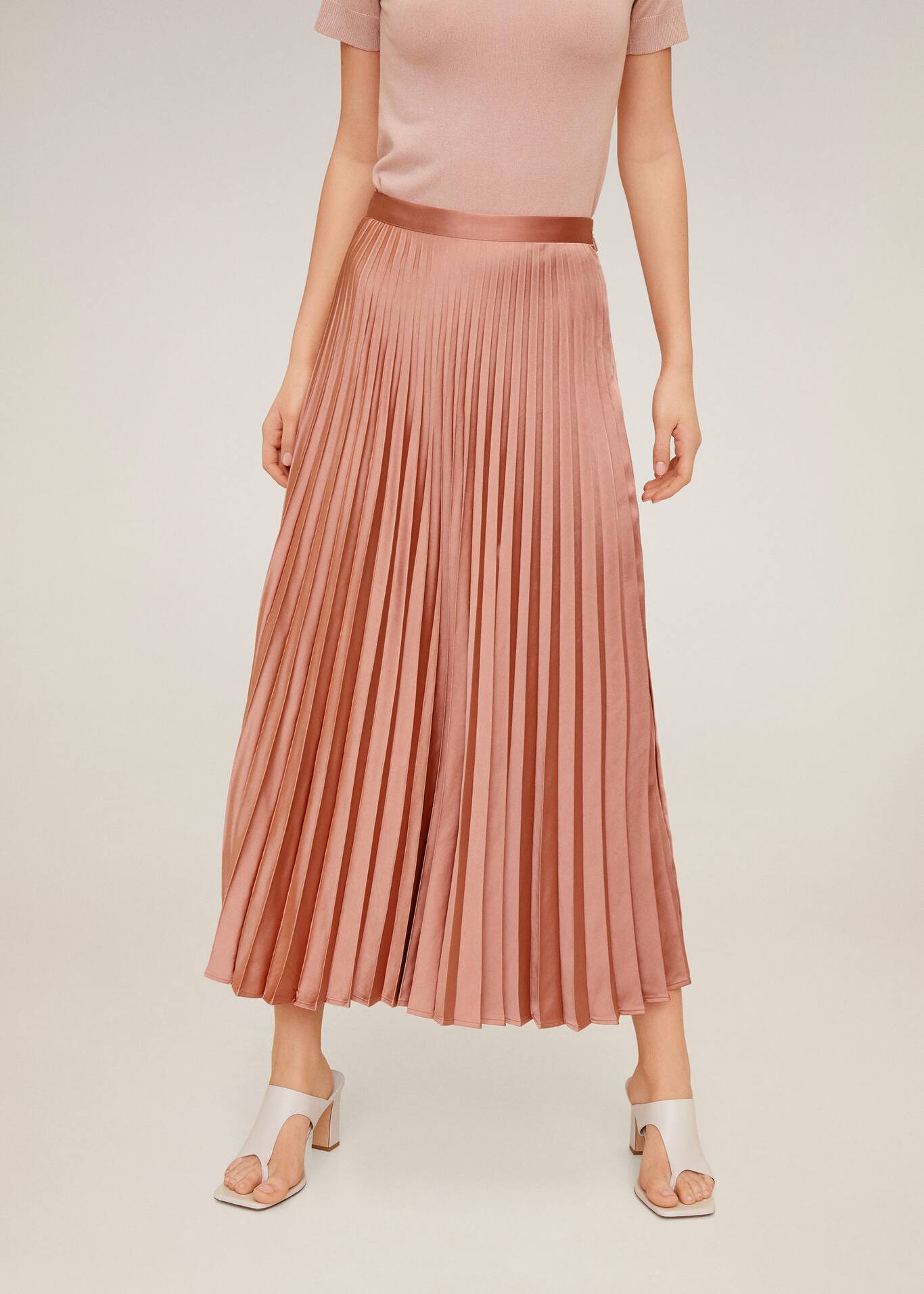 Falda midi plisada - Plano medio