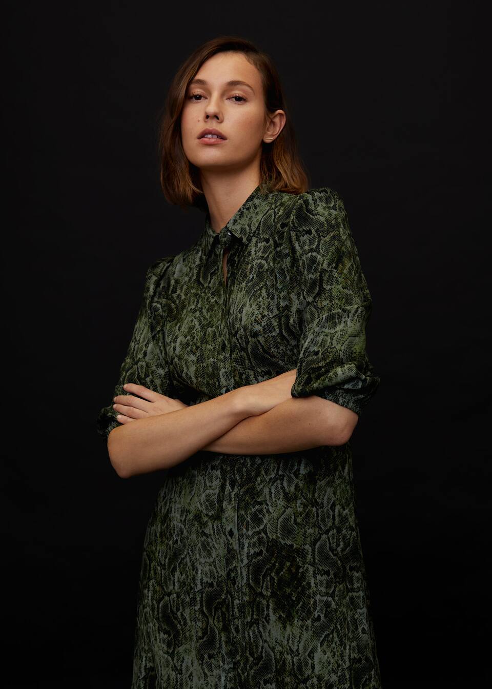 yilan derisi desenli gomlek elbise