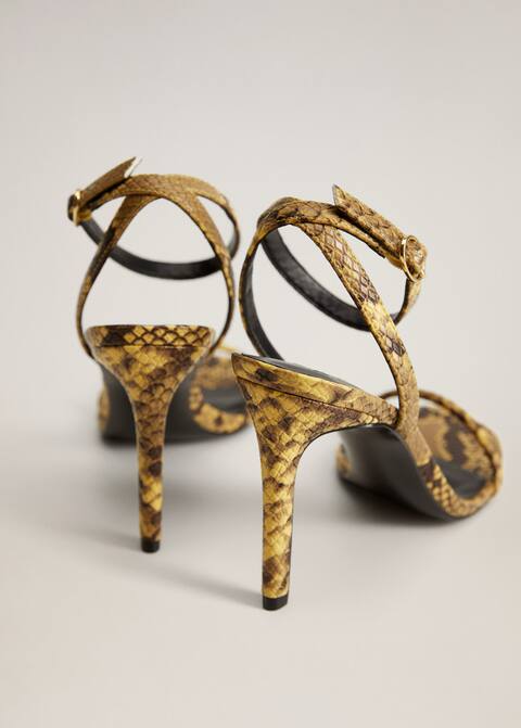 Mango: Las novedades más atrevidas para esta primavera-verano 6 Merca2.es Sandalia efecto serpiente - Plano medio mango