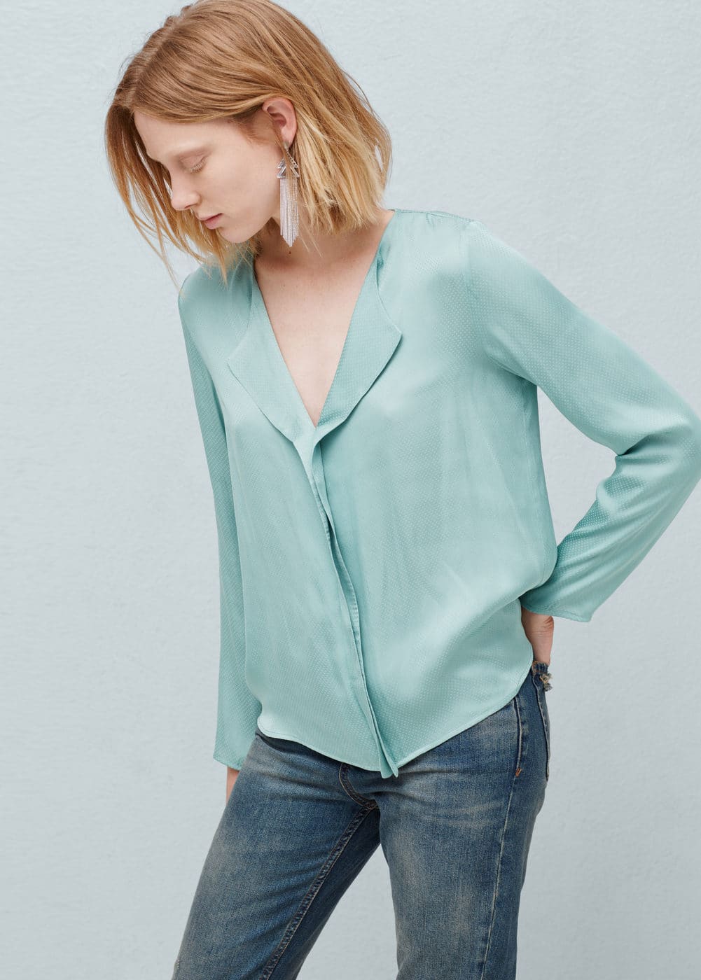 Blusa textura bolas | MANGO