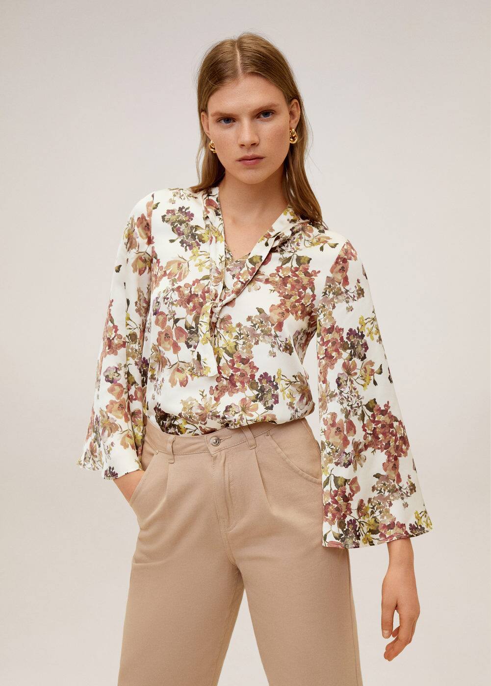 blusas blancas con lazo
