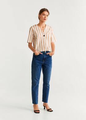 Блузка в полоску с пуговицей