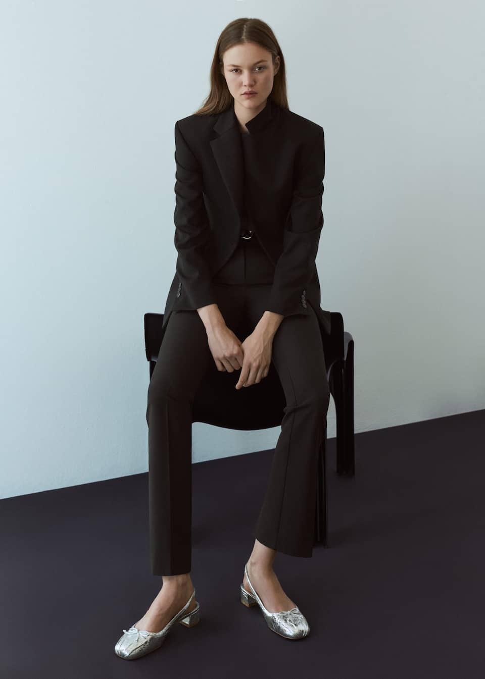 spring 2024 shoe trends - Mango sling back ballerina in Faux leather with Metallic finish. Block heel. Rounded toe. Sling back. Unclosed. Decorative bow. Inner lining. 3 cm heel.