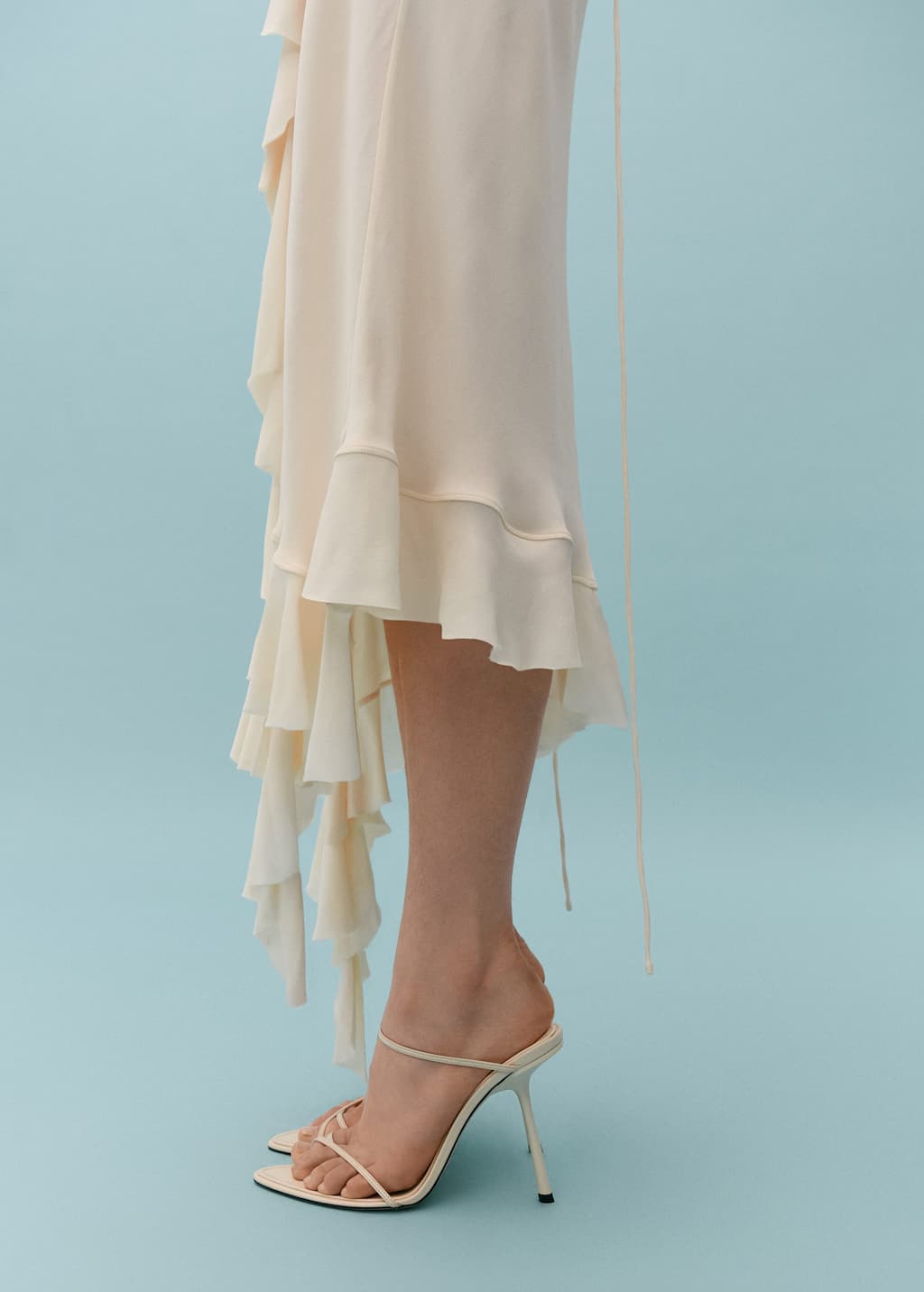 Leather sandal with inclined heel - General plane