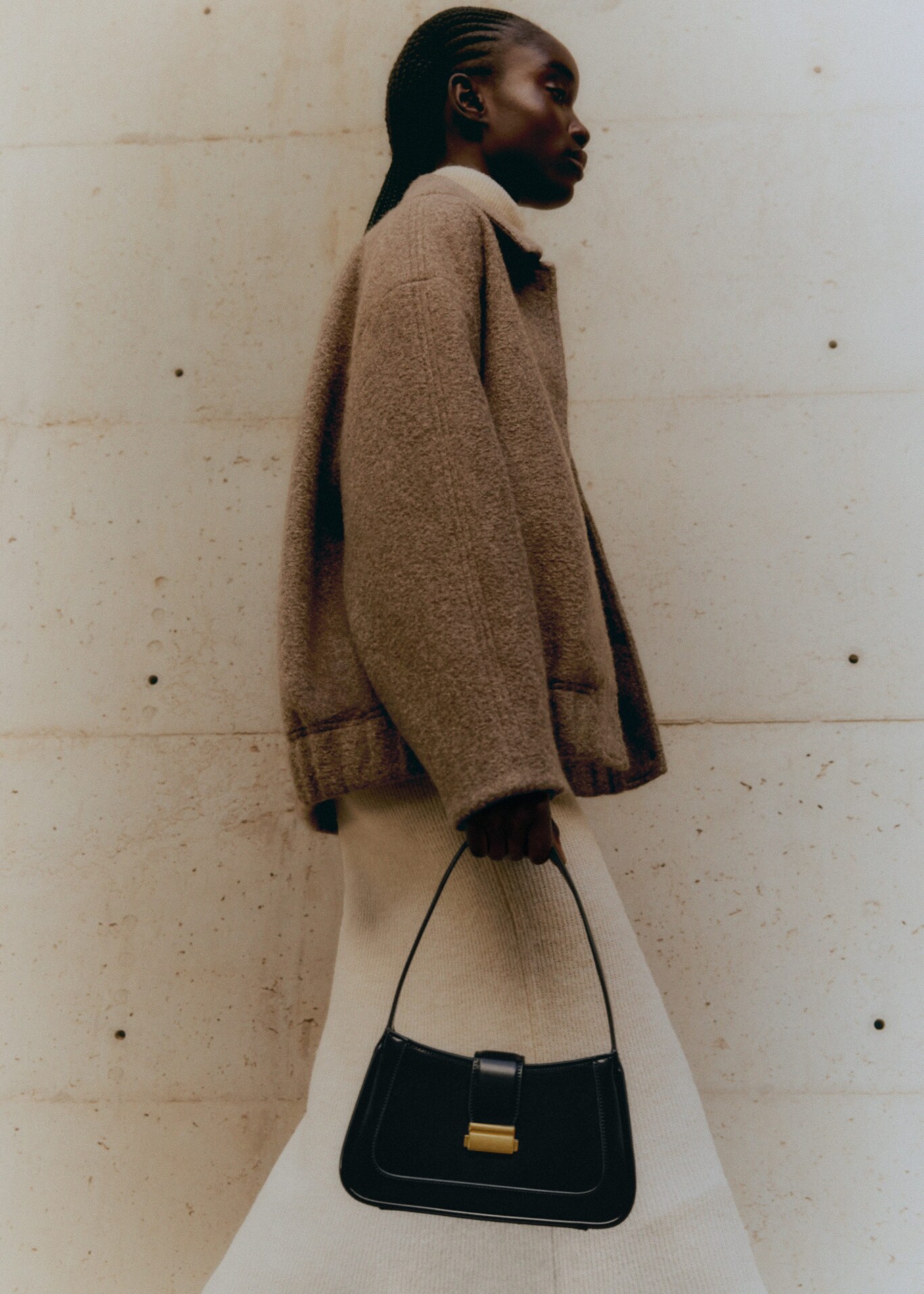 Shorthandle shoulder bag Woman Mango Latvia