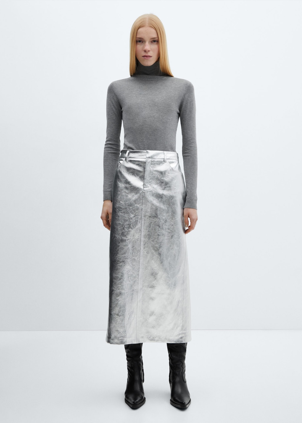 Tap into the fashion colour trends 2024 with this Mango silver Metallic midi skirt with straight fit and zip and tab fastening.