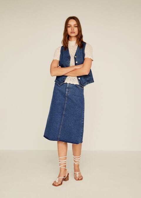 Rebajas muy bestias en Mango: faldas con estilo para ir fresca en verano 6 Merca2.es Falda midi denim - Plano general