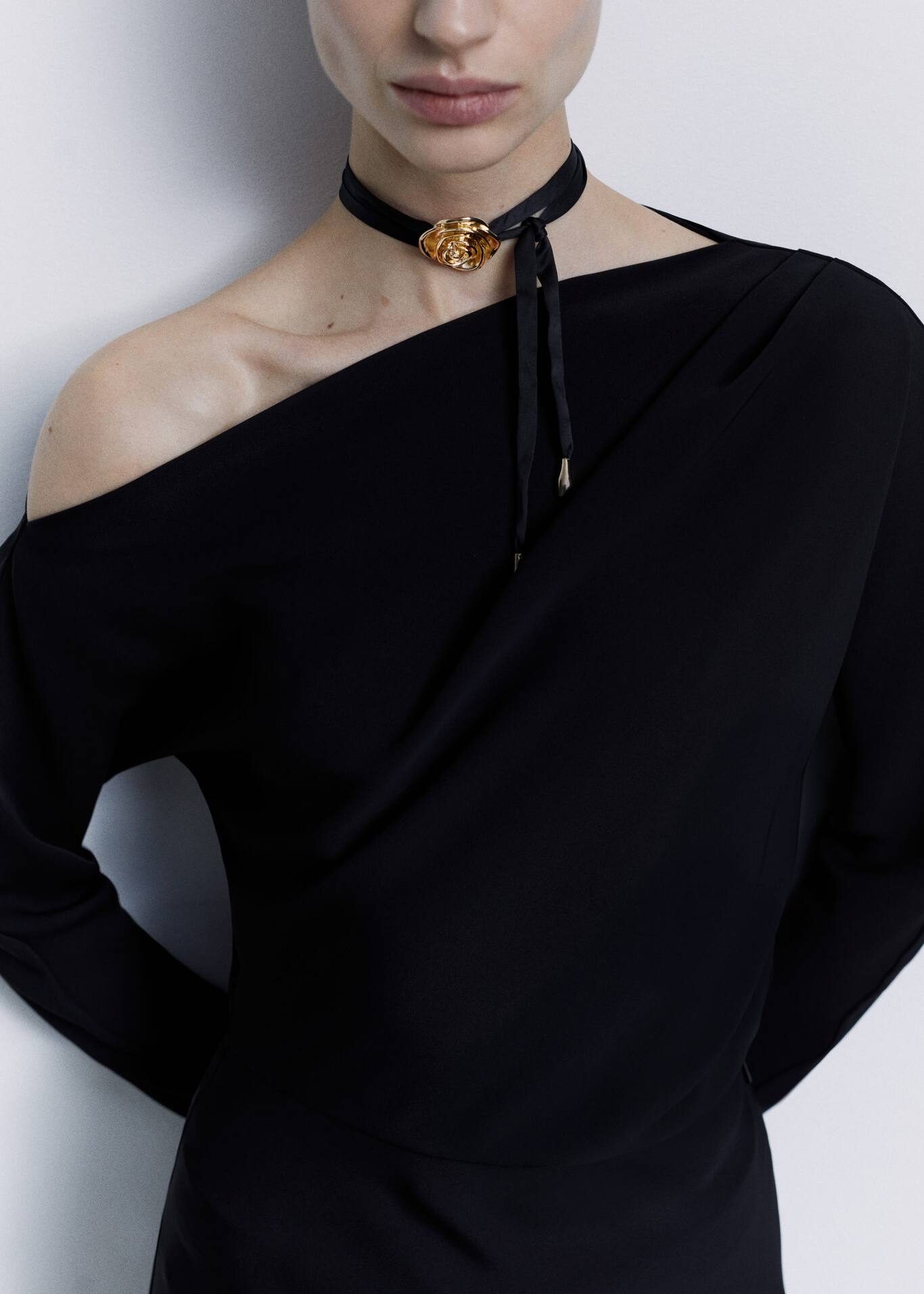 Flower choker necklace Women Mango USA