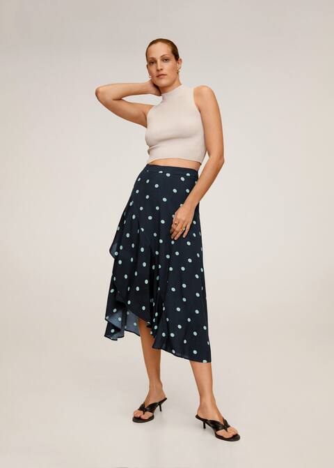 Rebajas muy bestias en Mango: faldas con estilo para ir fresca en verano 2 Merca2.es rebajas-mango-faldas-verano