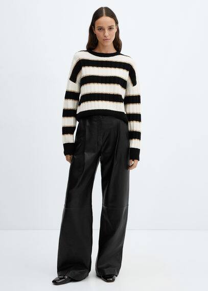 Round-neck striped sweater black