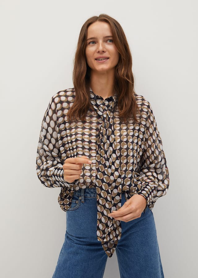 Los precios especiales de Mango: ¡Blusas y camisas al 50%! 1 Moncloa Blusa estampado geométrico Mango