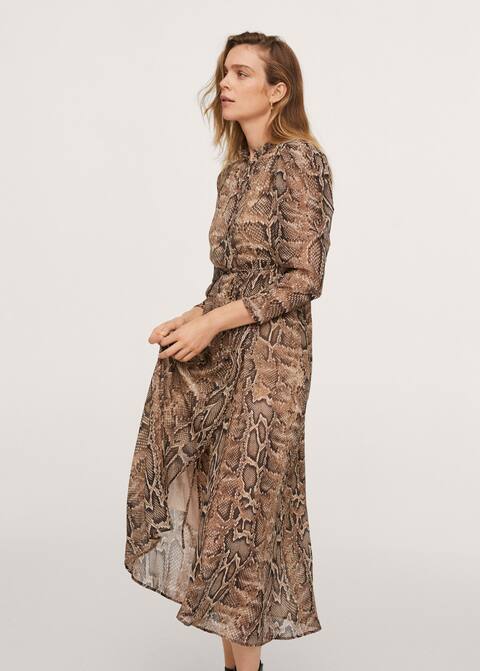 Essential Prices de Mango: vestidos para el otoño muy rebajados 6 Moncloa Vestido estampado serpiente - Plano medio