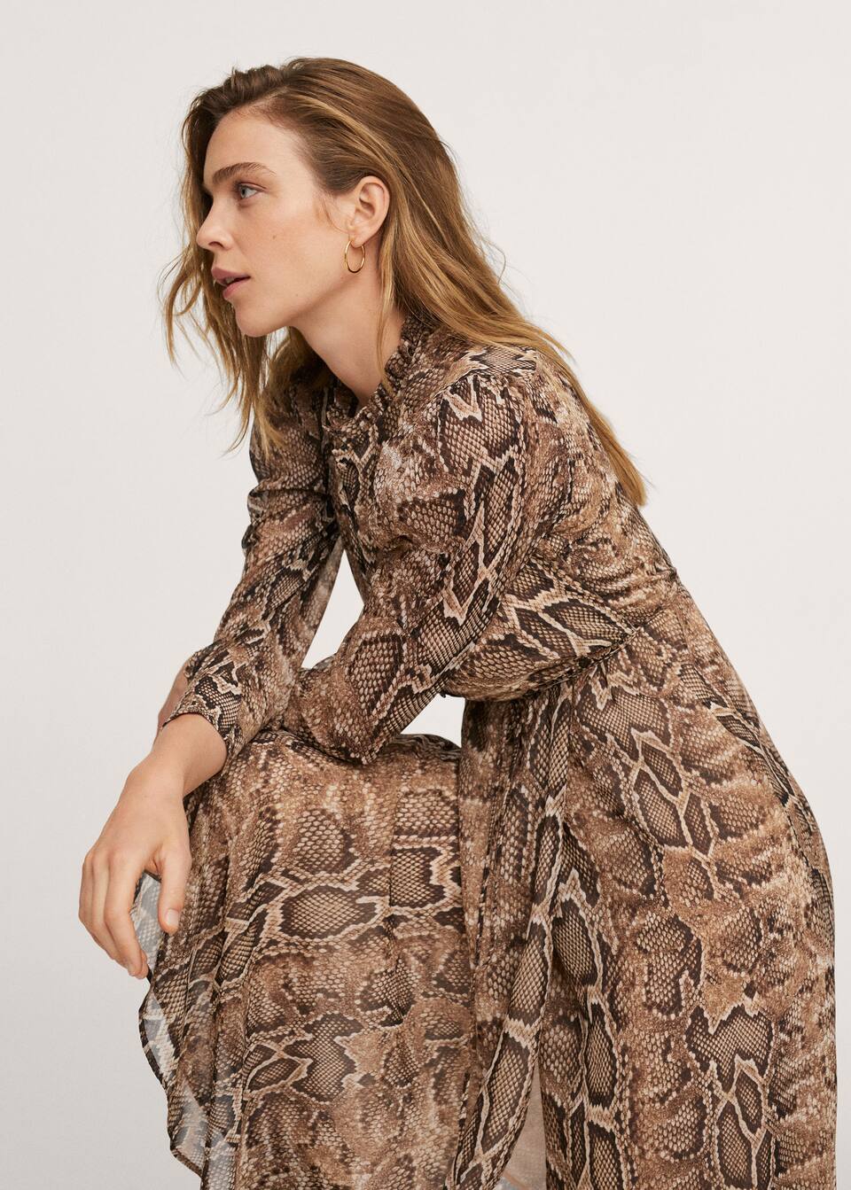 yilan derisi desenli uzun elbise