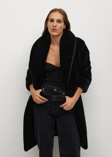 Sobretudo comprido de pelo - Plano médio