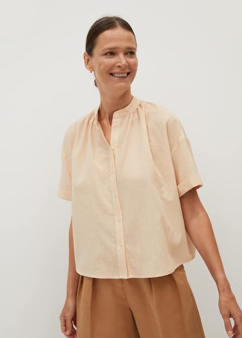 Mango: 8 camisas y blusas por menos de 20 euros que son tendencia 63 Merca2.es 77022888 81 Merca2.es