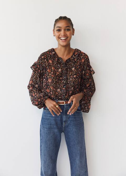 Los nuevos 'modelitos' de Mango (baratos) para volver a la rutina 1 Moncloa Blusa estampado floral - Detalle del artículo 4