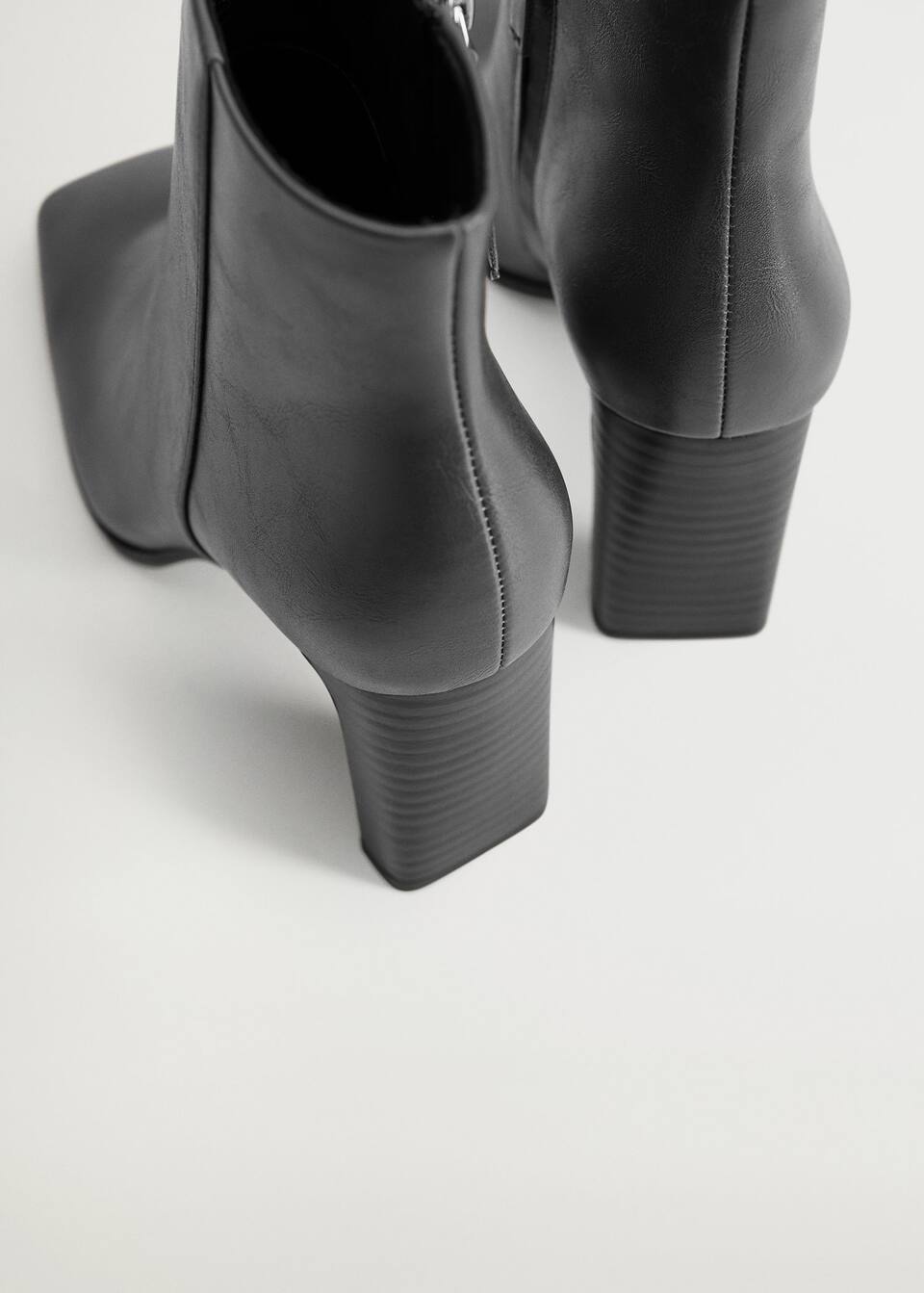 dikdortgen topuklu yarim bot kadin