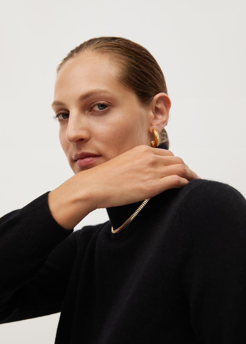 Turtleneck cashmere sweater Woman | Mango Kosovo Turtleneck cashmere sweater Woman | Mango Kosovo