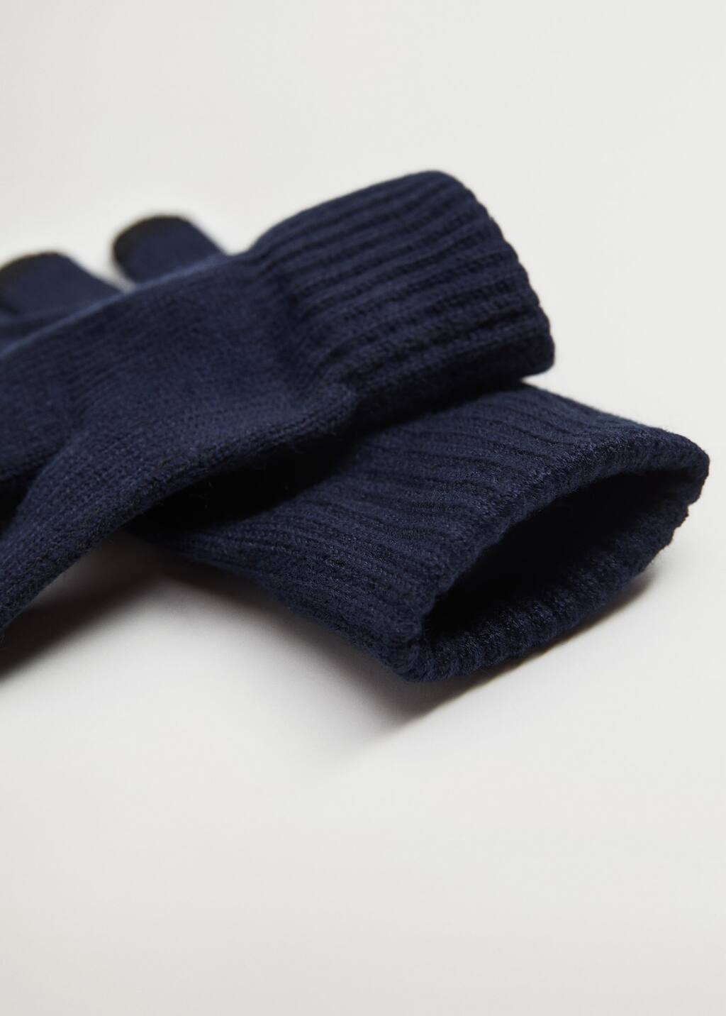 Mango Touchscreen knitted gloves. 1