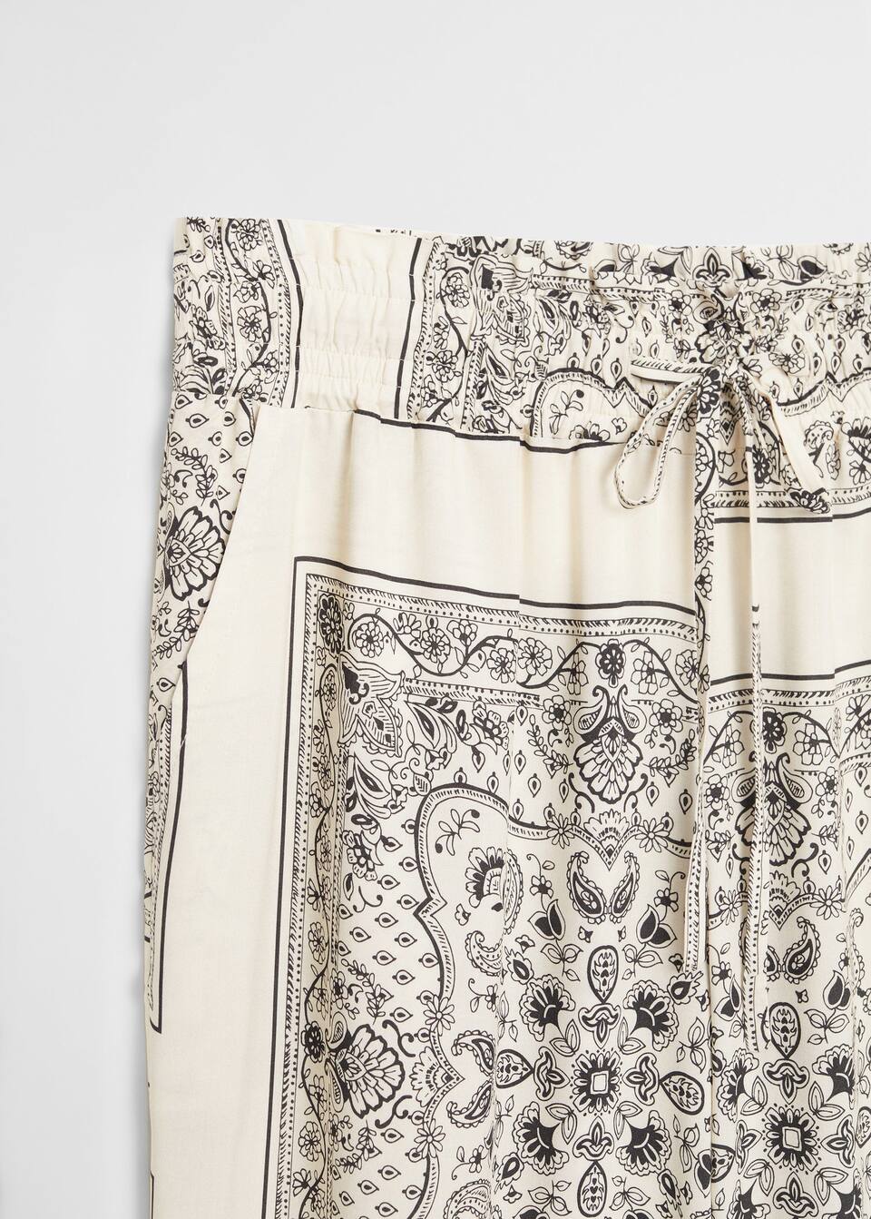 Hose Mit Bandana Print Grosse Grossen Violeta By Mango Deutschland