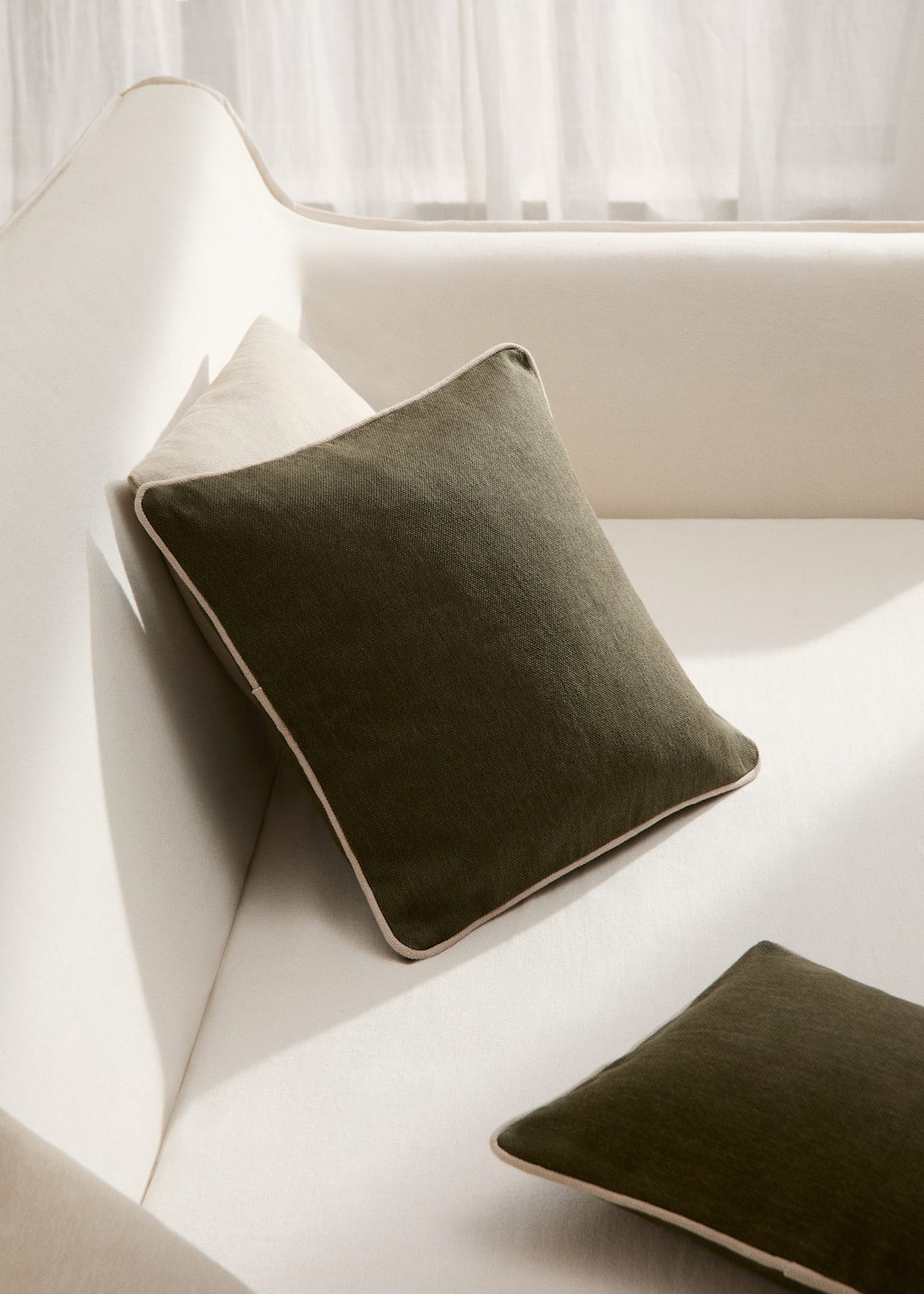 Cotton cushion cover with trim 45x45cm