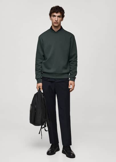 Water-repellent backpack USB connection