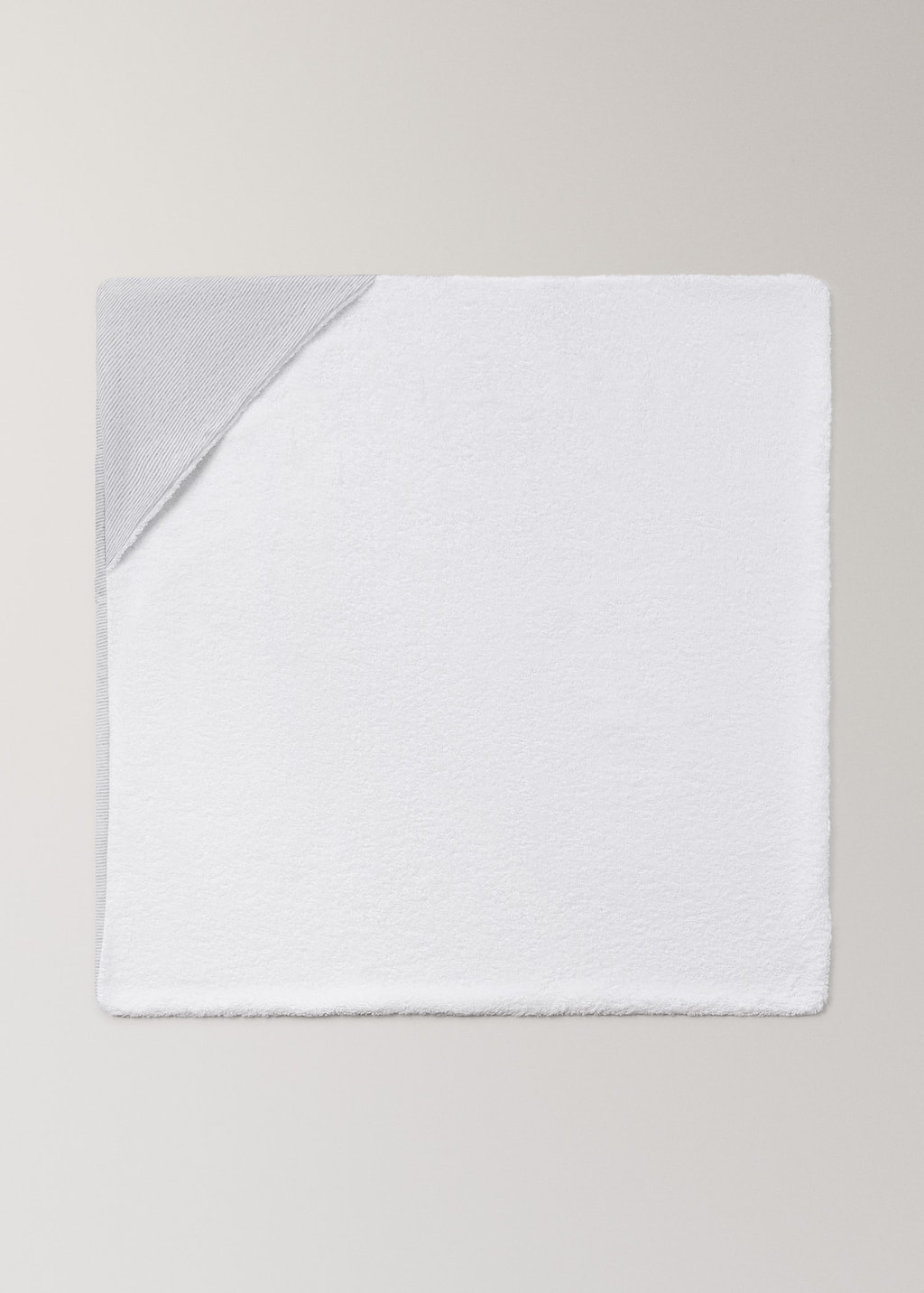 Children's bath towel with two-tone stripes