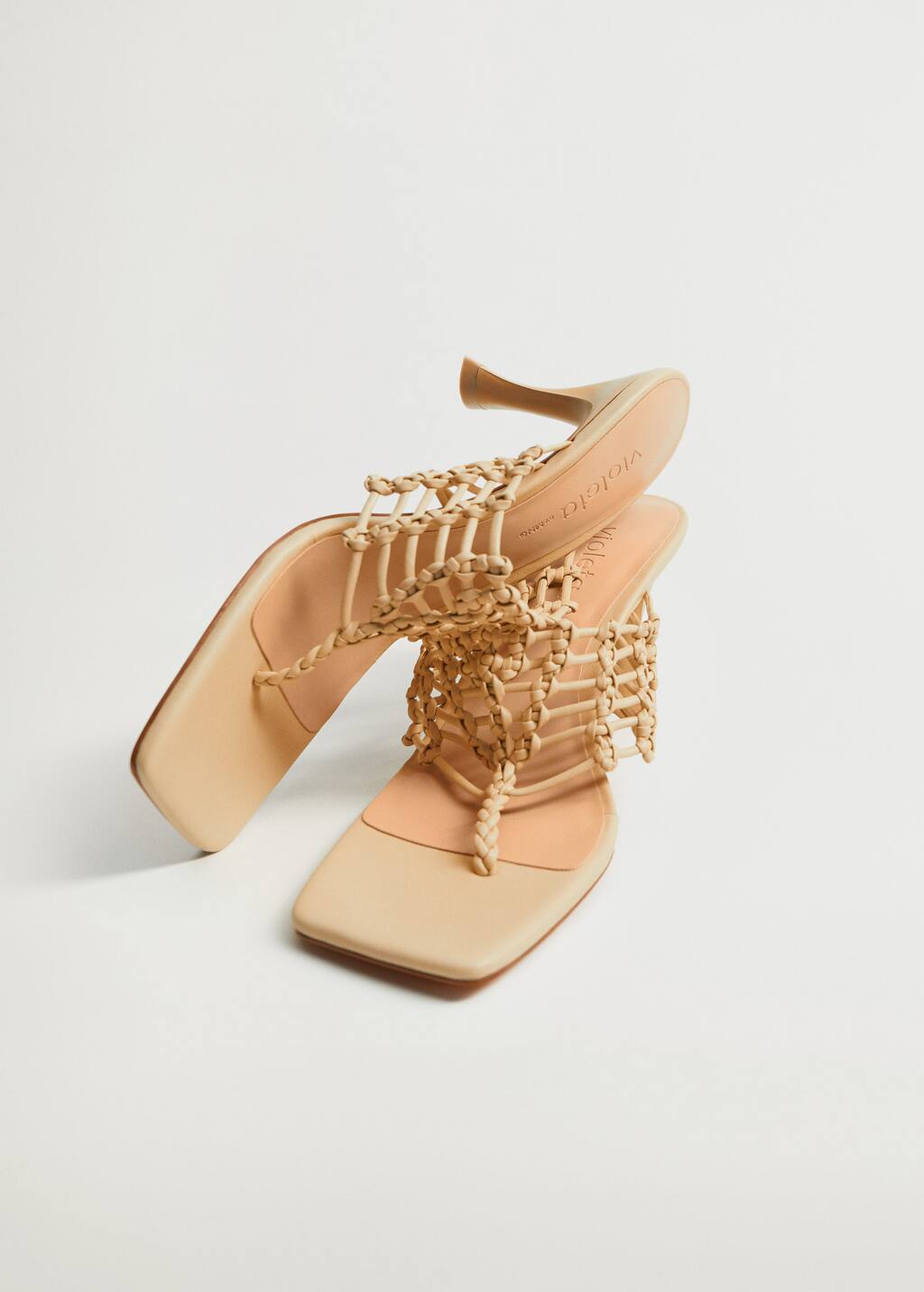 Sandals with braided heel design - Medium plane