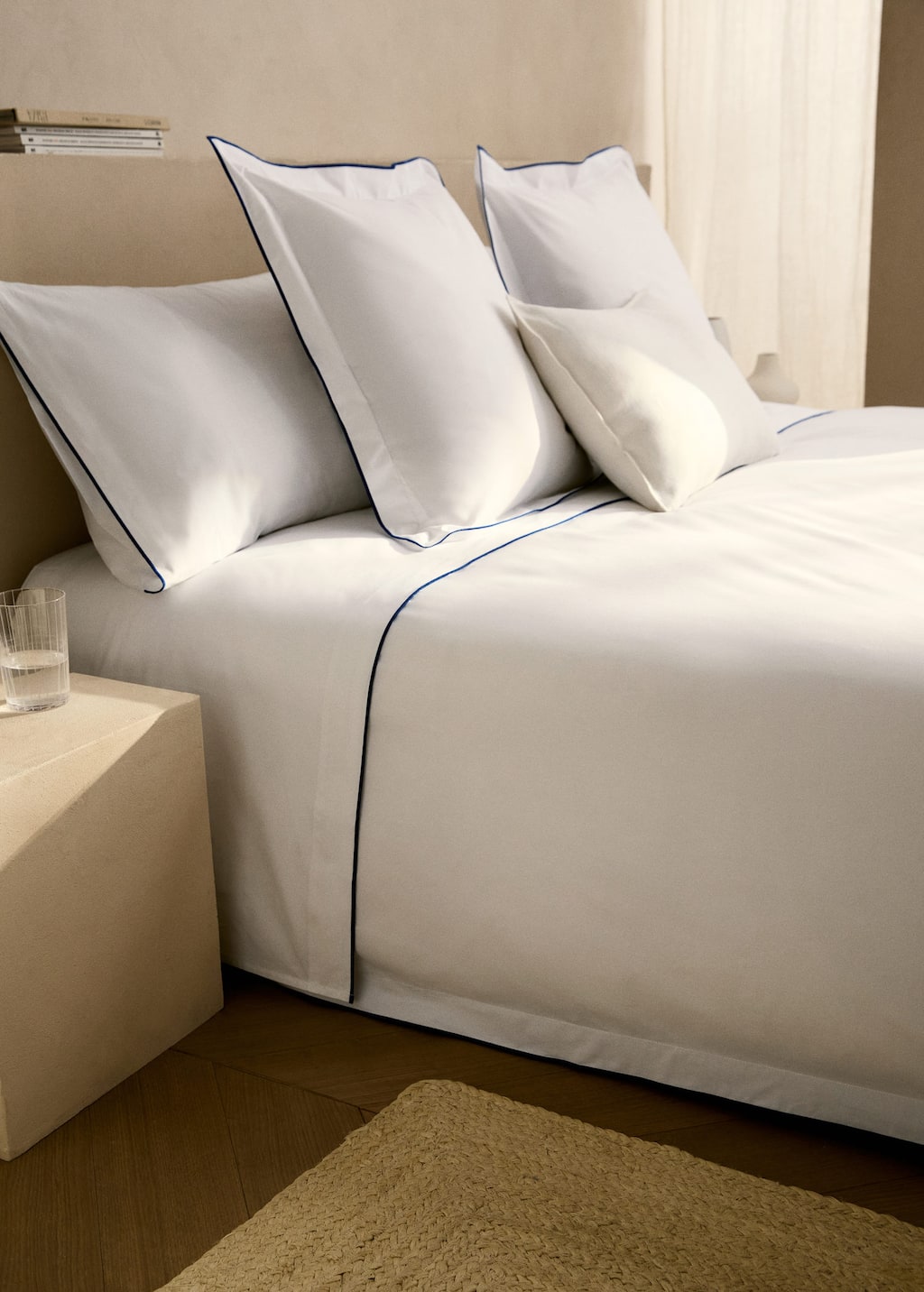 Cotton percale duvet cover with contrasting overlock stitching for  180/200 cm bed