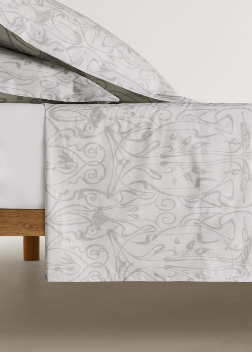 Cotton percale top sheet with ornamental print for 180/200 cm bed light/pastel grey - Home - Superking - MANGO HOME