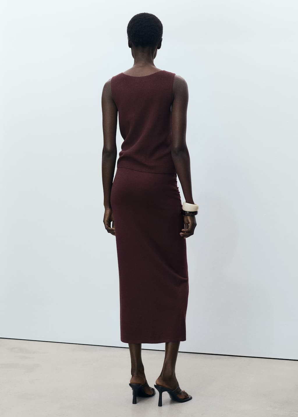 Knitted skirt with knot detail