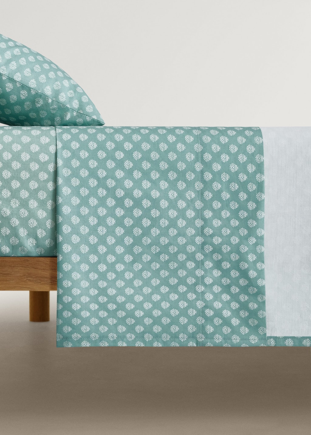 Mango Home Cot Sheet Forest Green In Forest Green