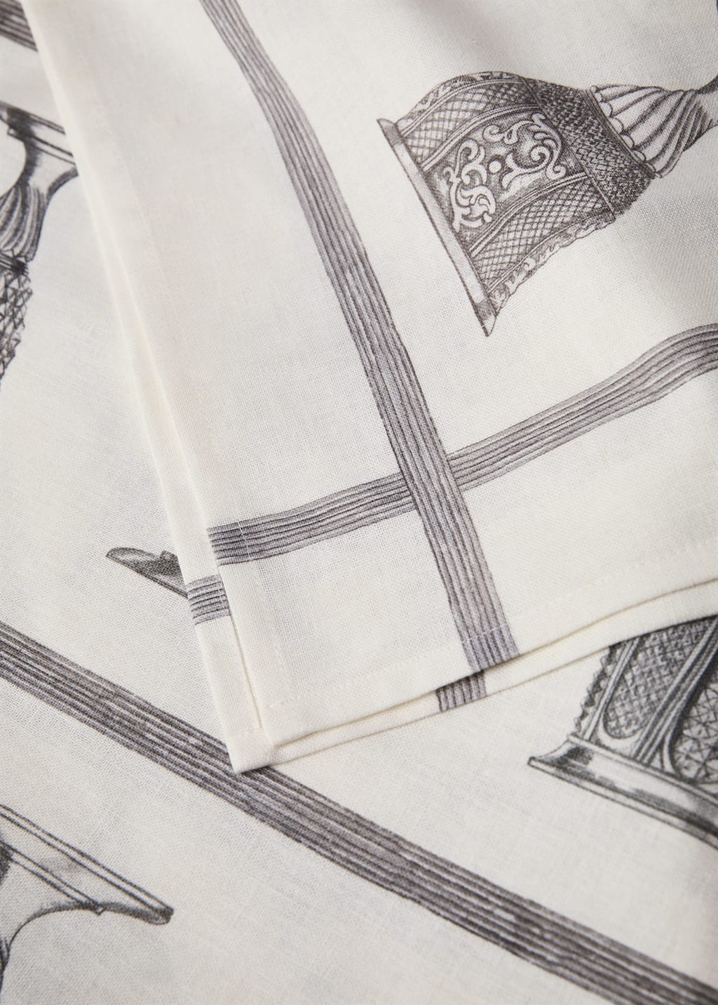 Linen-cotton tablecloth with glass print for 6 to 8 diners