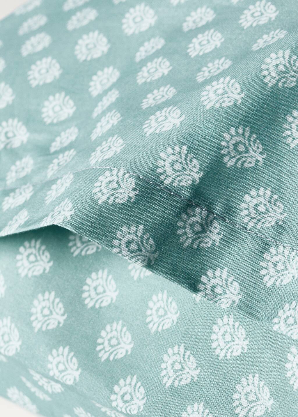 Cotton percale children's pillowcase with small flower 50x75 cm
