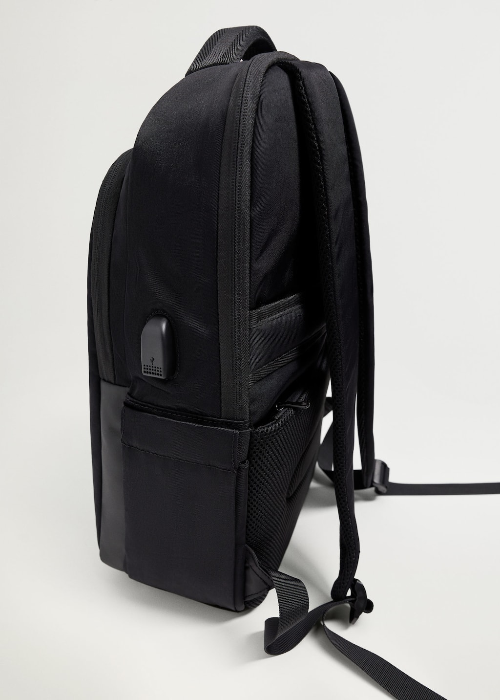 multi pocket rucksack