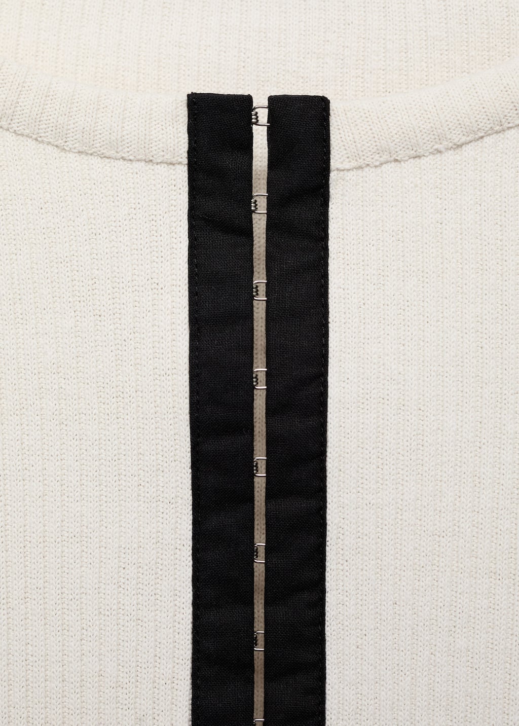 Cotton cardigan with contrasting closure