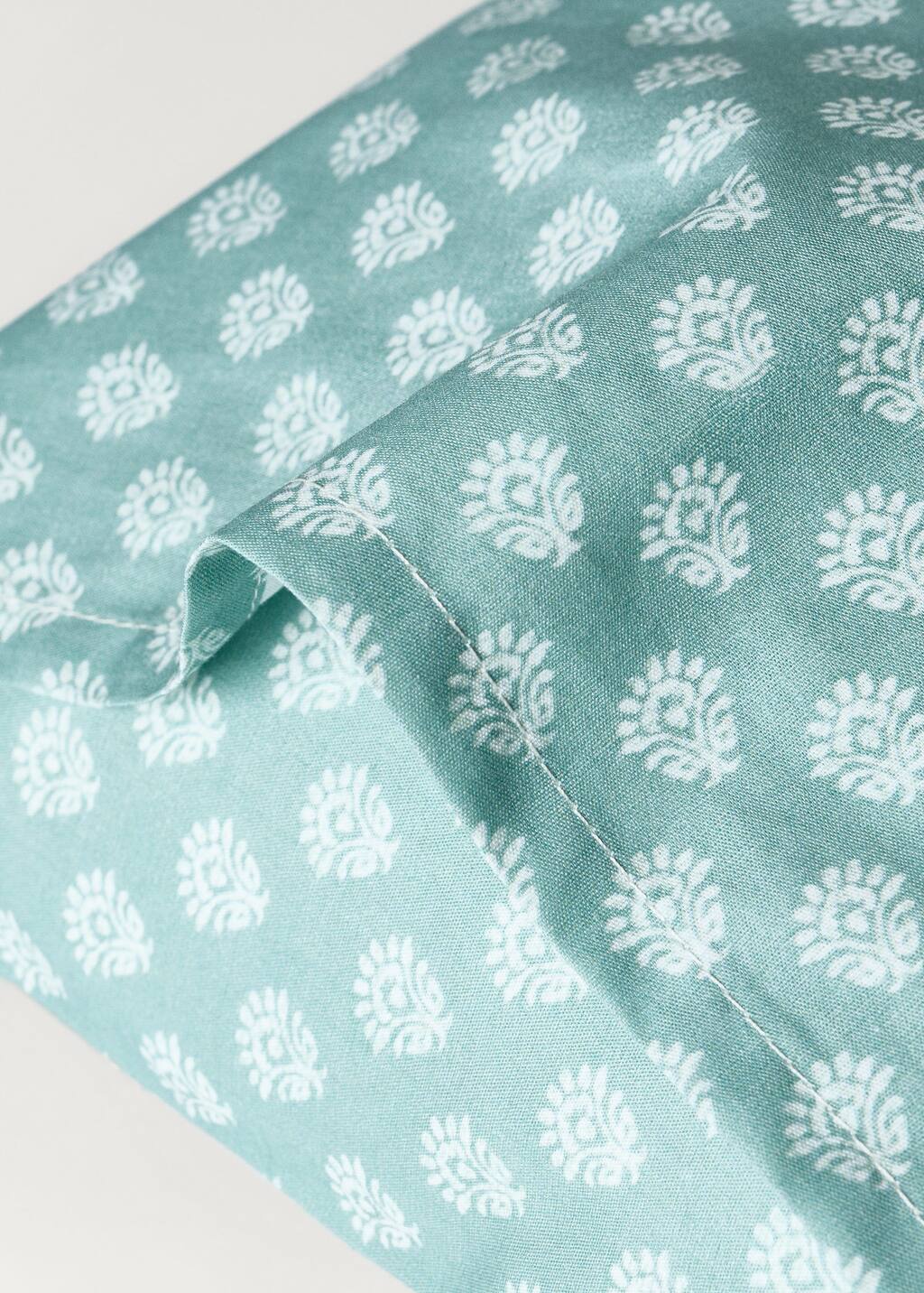 Children’s cotton percale pillowcase with small flowers 30x50 cm