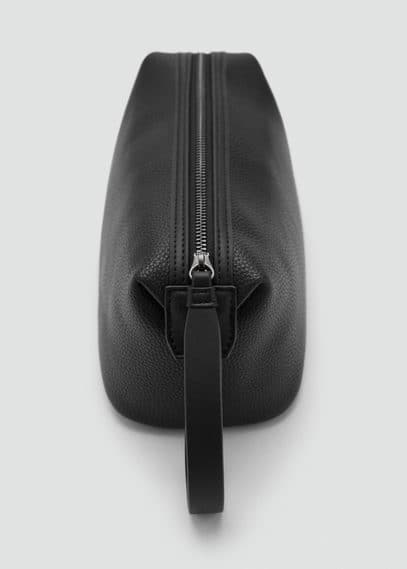Shop Mango Man Trousse De Toilette Effet Grainé À Poignée Contrastante Noir - Homme - Taille Unique - In Black