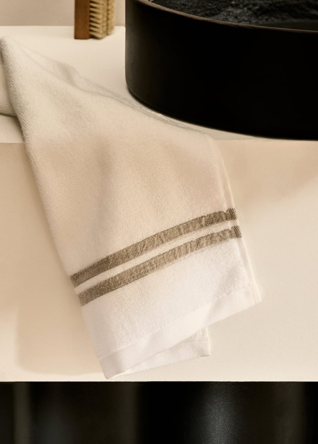 Mango Home Contrast Linen Valance Towel Off White