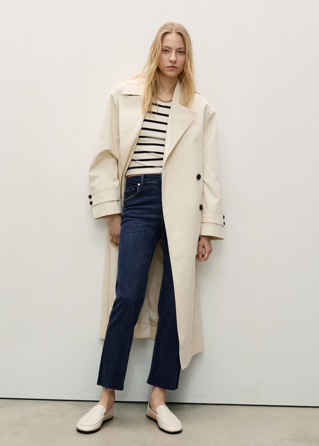 Sienna flared cropped jeans dark blue - Woman - 6 - MANGO