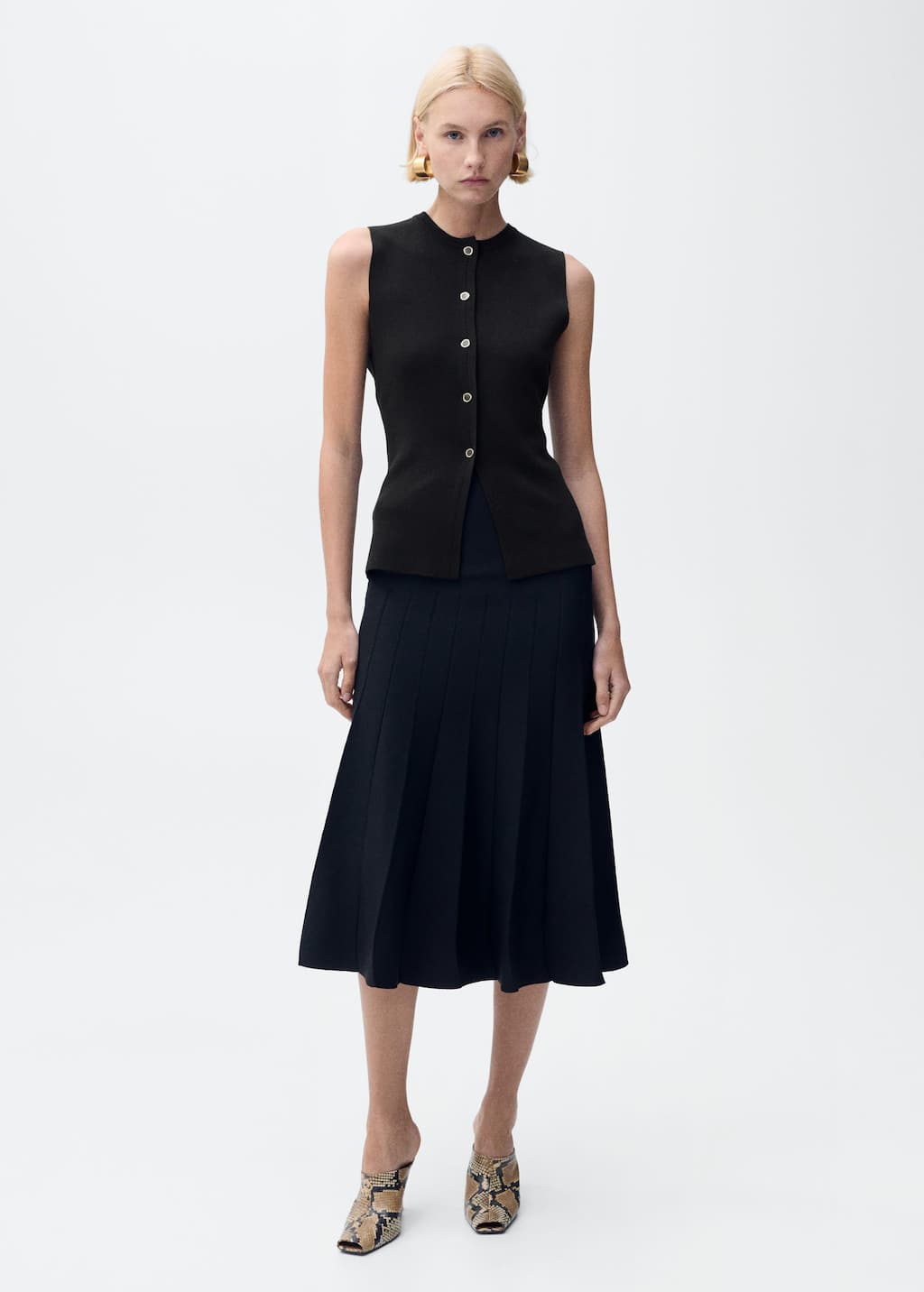 Mango Fine-knit Waistcoat With Buttons Chocolate In Chocolate