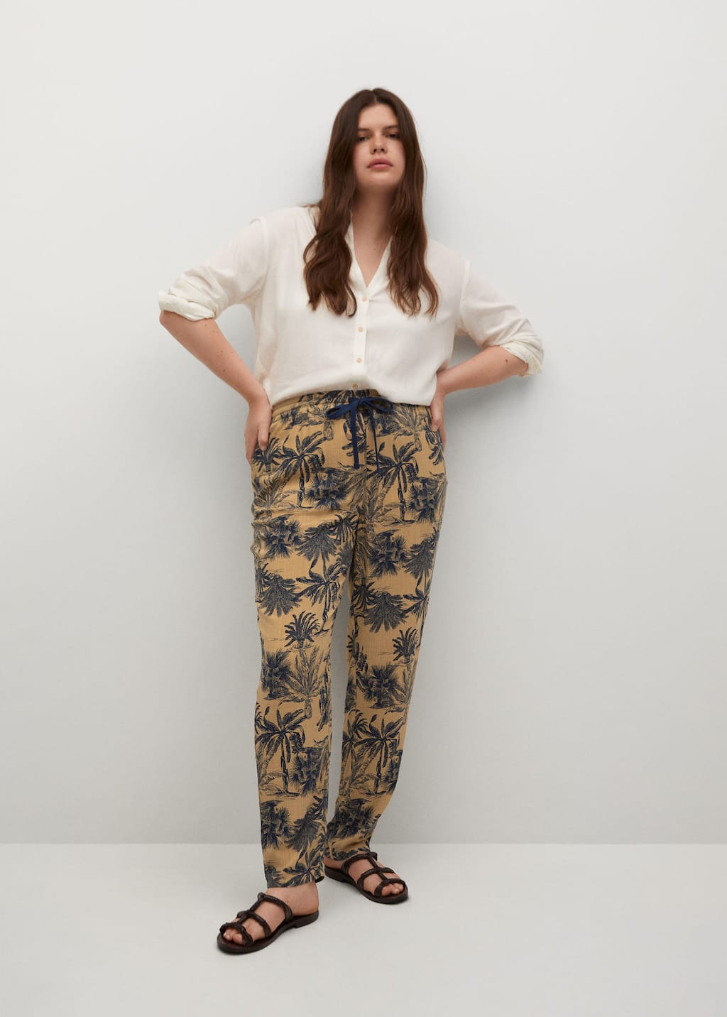 Pantalones - Prendas - Tallas grandes | MANGO OUTLET España