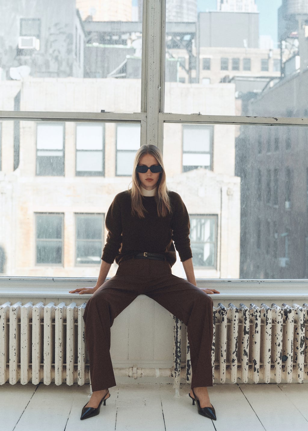 Round-neck knitted sweater