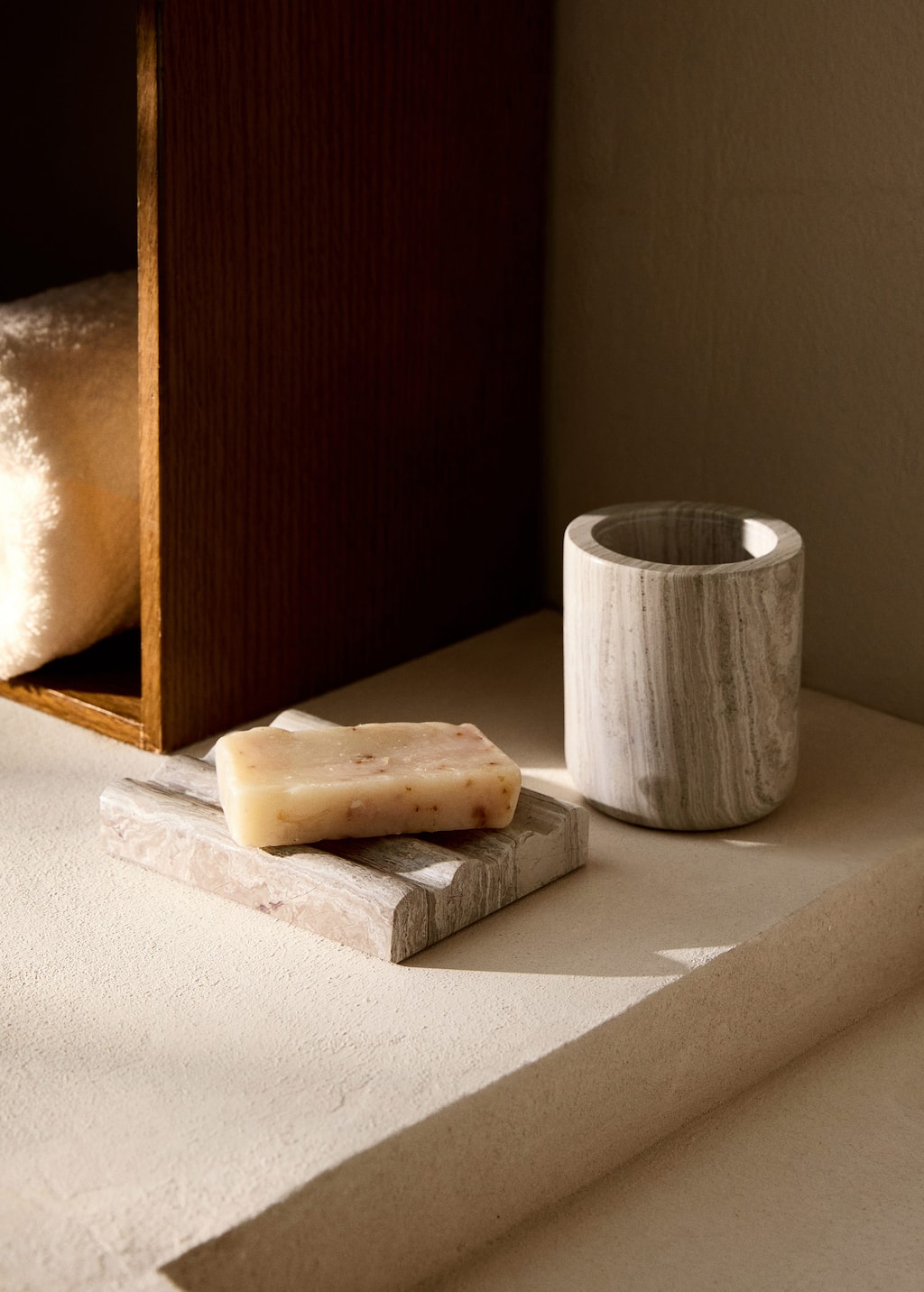 Mango Home Marble Soap Dish In Light/pastel Grey
