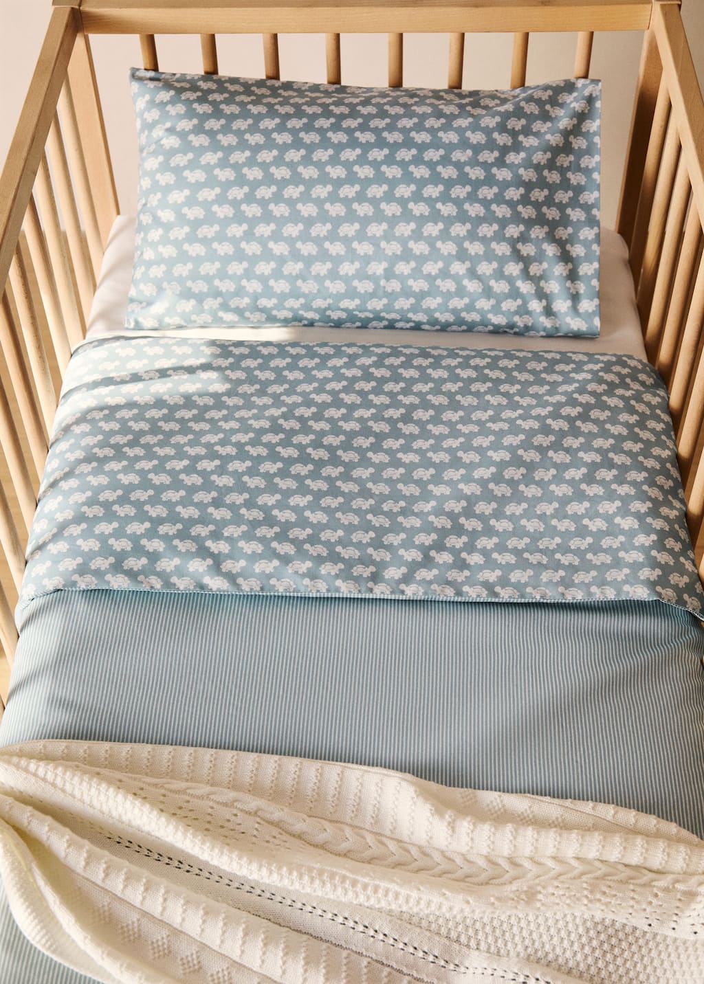 Mango Home Cotton Percale Reversible Duvet Cover For Cot Aqua Green In Aqua Green